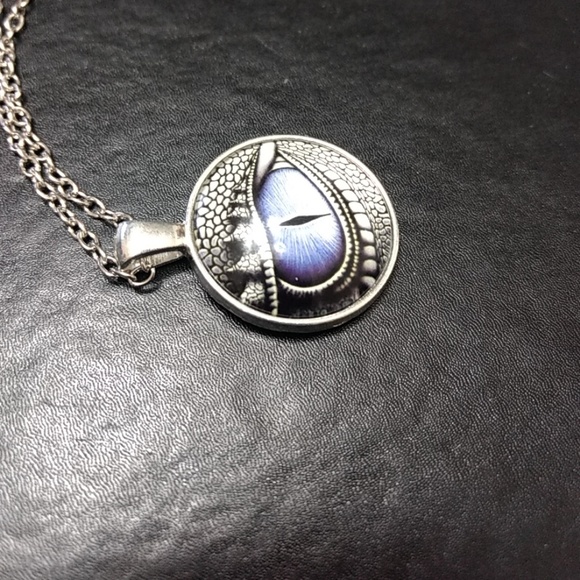 Silver tone & glass dragon's eye necklace - Picture 3 of 7